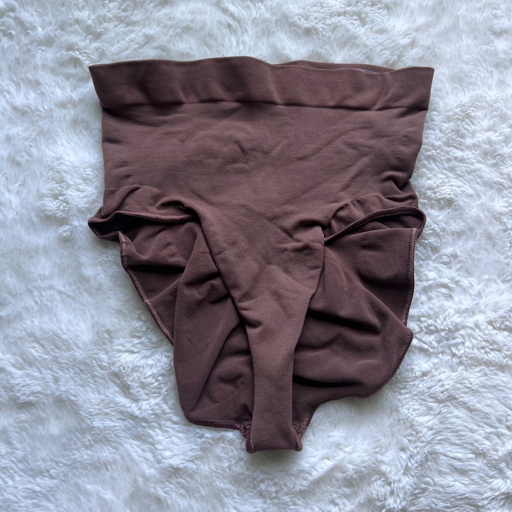 SKIMS Sculpting Mid‎ Waist Brief Oxide Brown Seamless Shapewear Size S/M NWOT